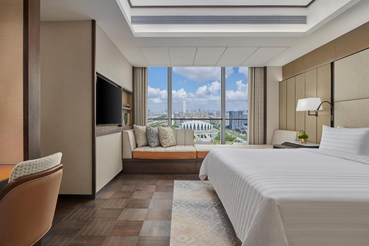 Shangri-la Qiantan, Khách sạn 5*
