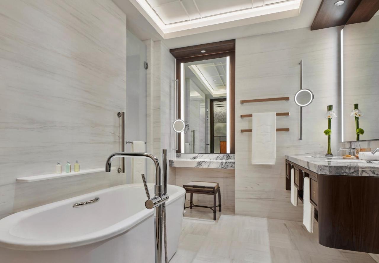 Shangri-la Qiantan, Khách sạn 5*